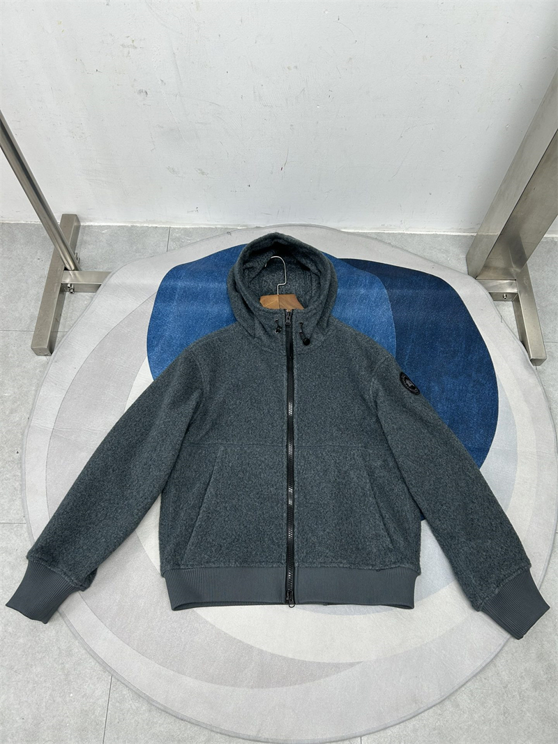 캐나다구스 Chilliwack 칠리왁 플리스 봄버 자켓 착용 이미지