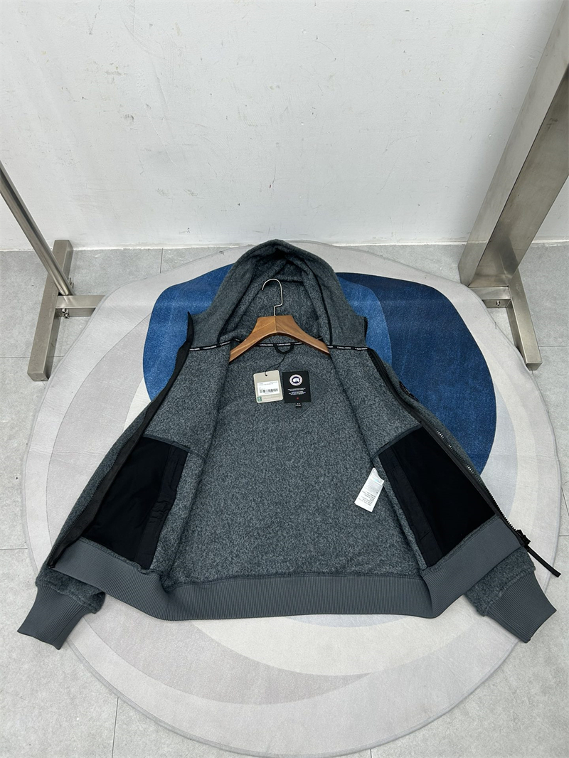 캐나다구스 Chilliwack 칠리왁 플리스 봄버 자켓 착용 이미지