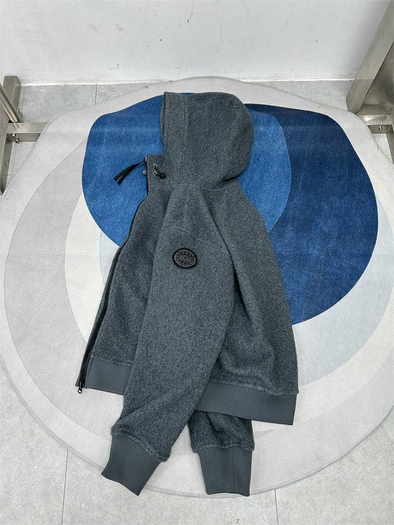 캐나다구스 Chilliwack 칠리왁 플리스 봄버 자켓 착용 이미지