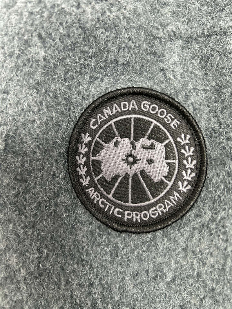 캐나다구스 Chilliwack 칠리왁 플리스 봄버 자켓 착용 이미지