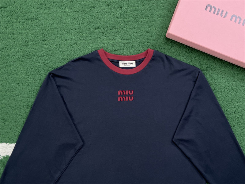 미우미우 【잔디집】 긴팔 티셔츠 코튼 저지 로고 자수 (레어) 착용 이미지