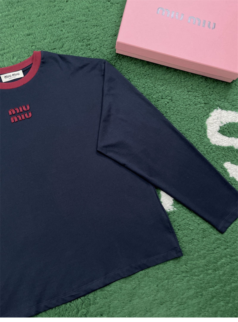 미우미우 【잔디집】 긴팔 티셔츠 코튼 저지 로고 자수 (레어) 착용 이미지